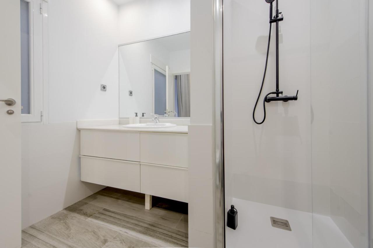 Cool/Soho Style Apt Para 9Pax C/Luciente Madrid Exterior photo