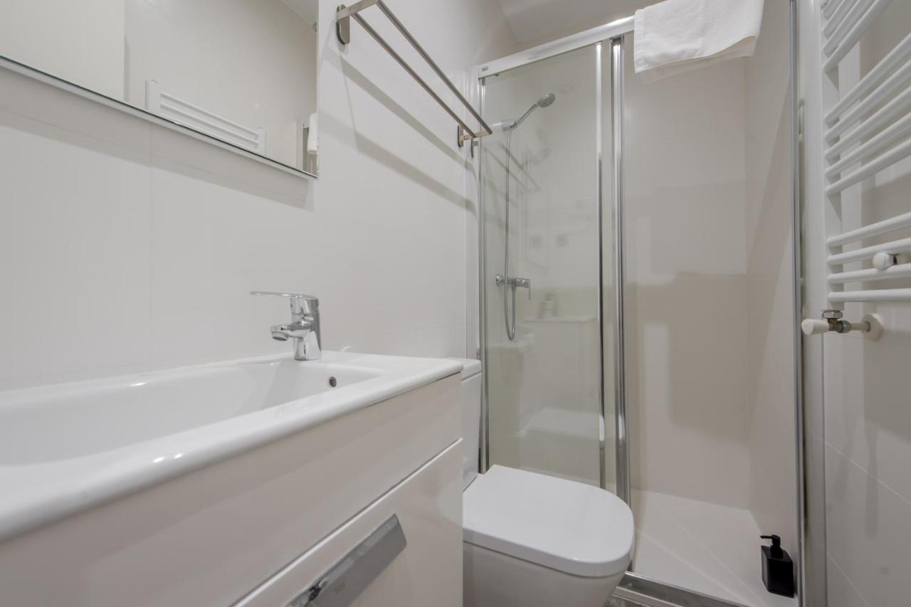 Cool/Soho Style Apt Para 9Pax C/Luciente Madrid Exterior photo